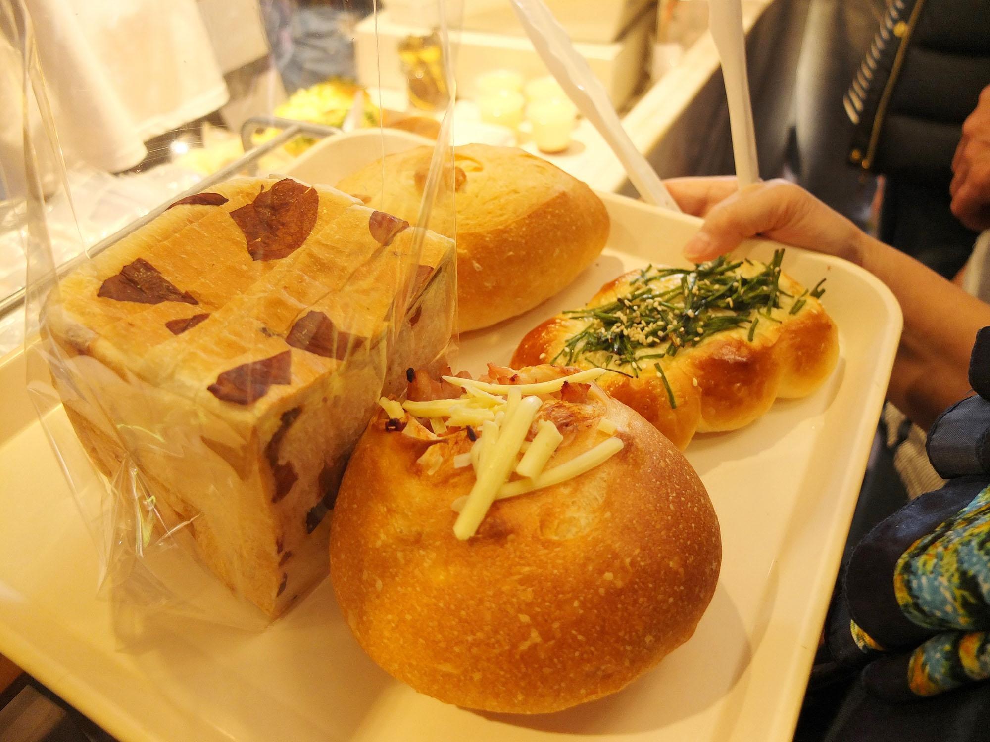 The bread made using the local agricultural ingredient, water snowflake, was especially popular.
