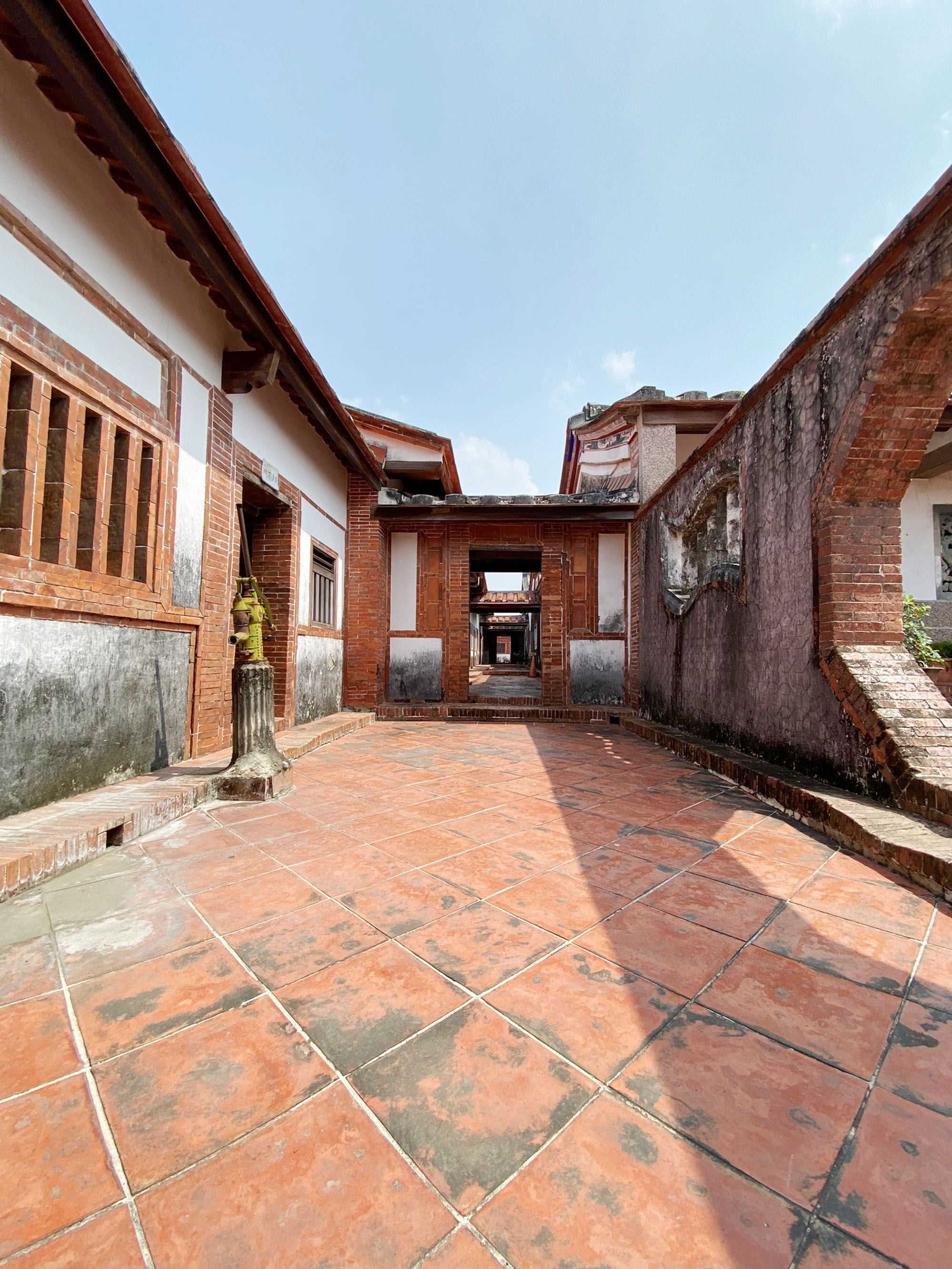 This unique Hakka mansion, the only one in Taiwan with five courtyards, covers over 4,000 square meters