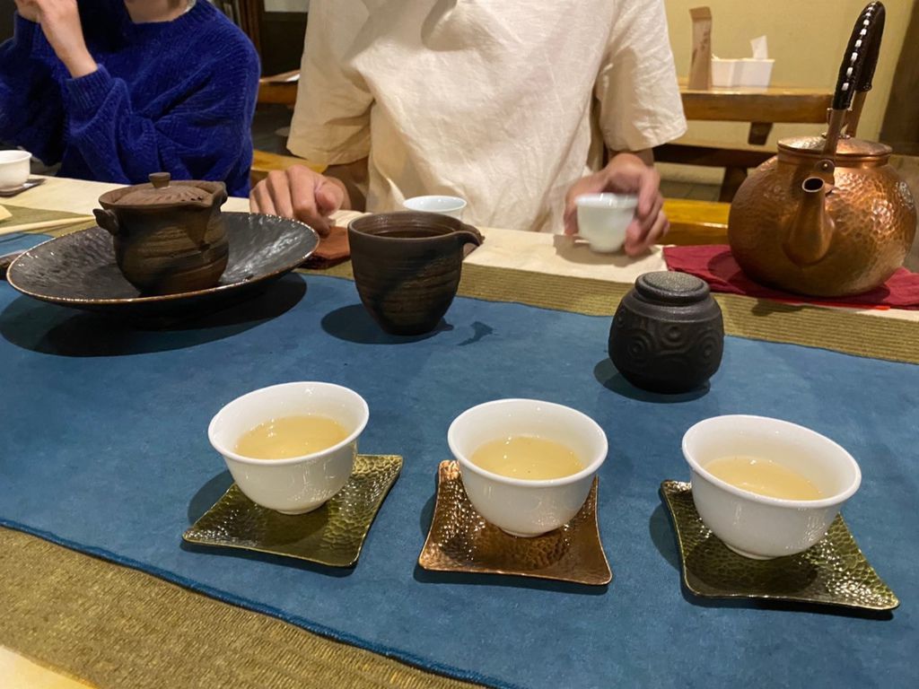 Shunfa Tea Garden consuming tea