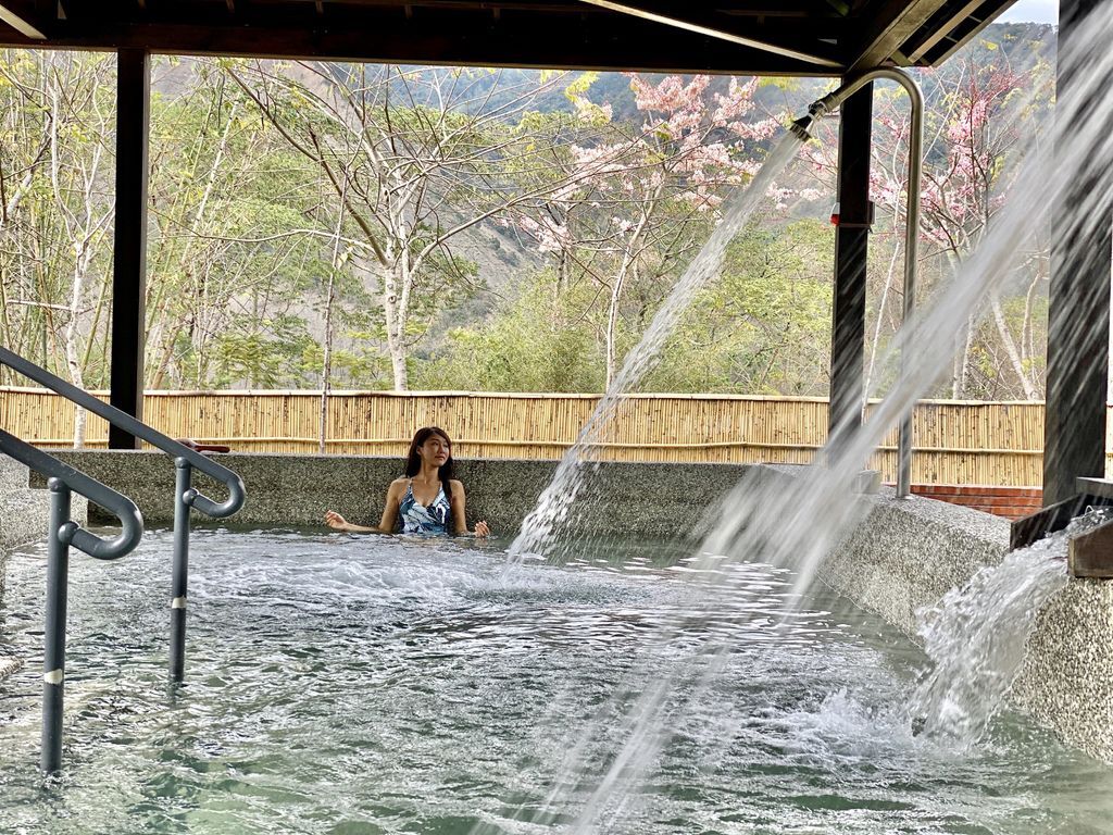 Baolai Flower Park and Hot Springs beauty bath