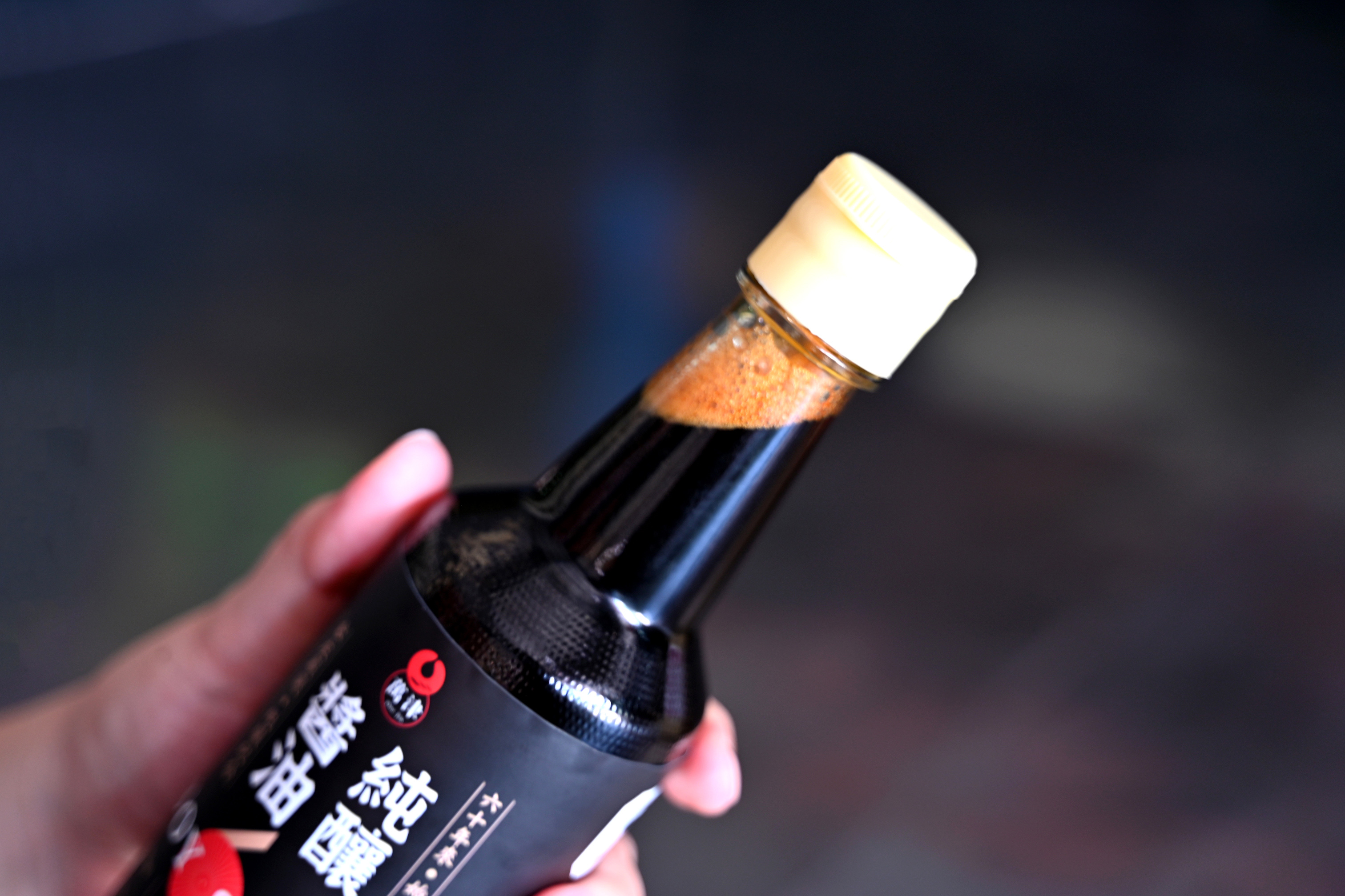 選用100%生醬汁製造的萬津家庭式純釀醬油。