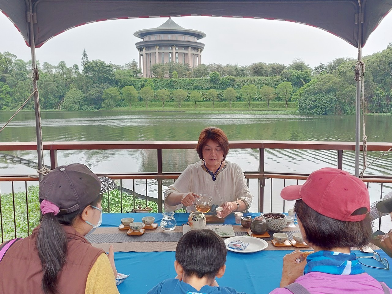 東方美人茶奉茶體驗(細茅埔吊橋旁大平台)