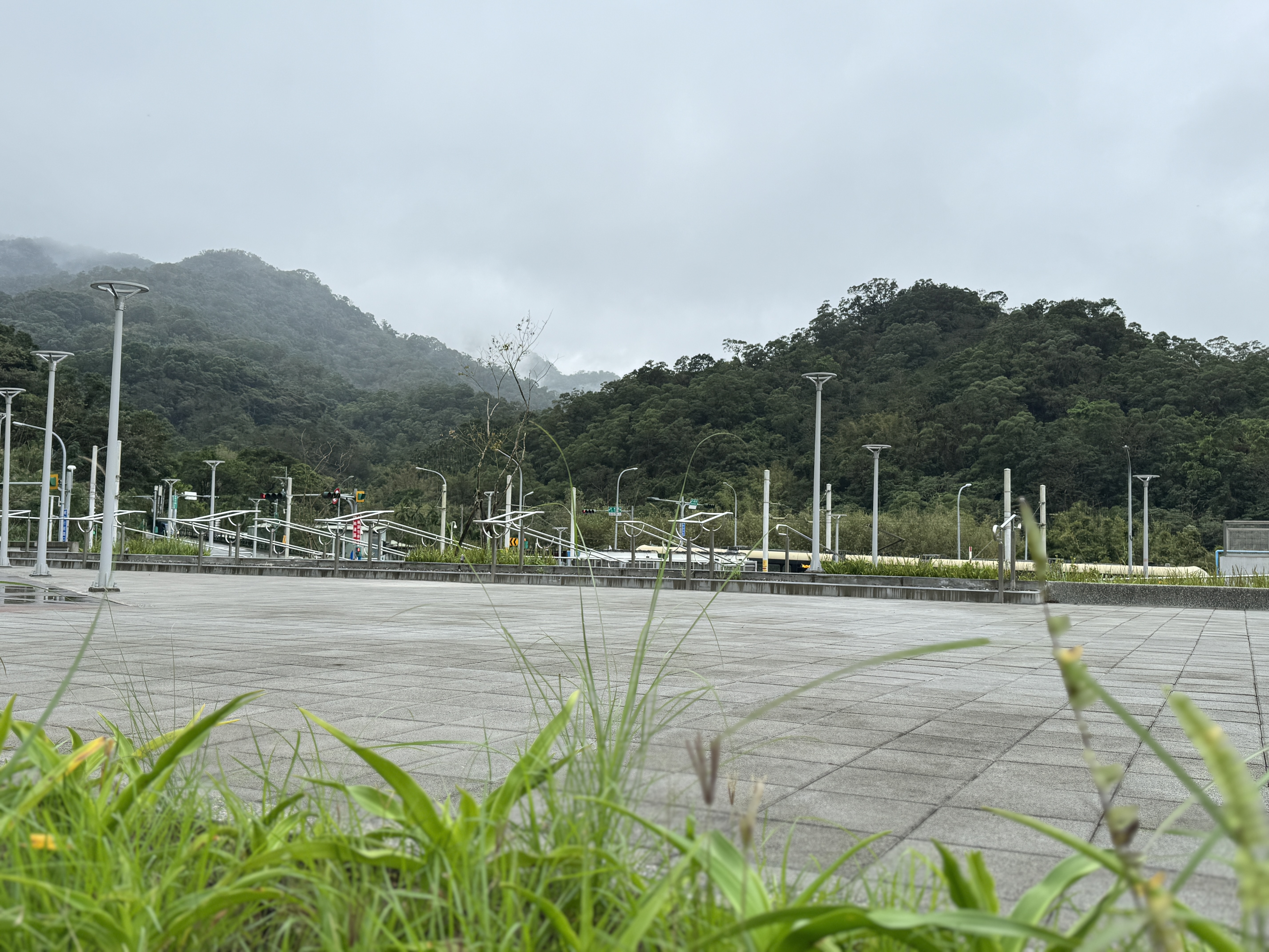 安坑輕軌機廠都市農園-山巒包圍的舞臺