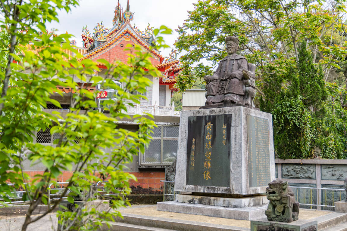 黃南球雕像