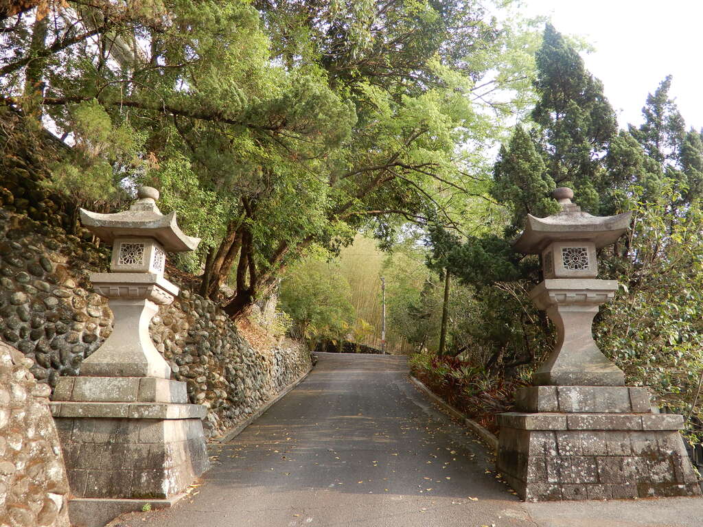 遙拜所石燈籠 (照片來源:彭宏源老師)