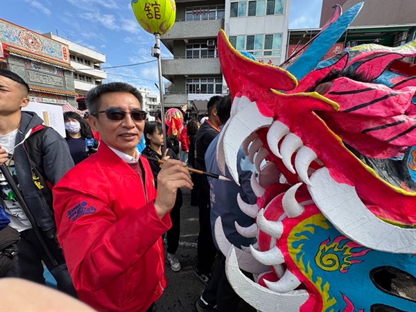 圖1 客委會主秘吳克能出席苗栗𪹚龍「祥龍點睛」儀式