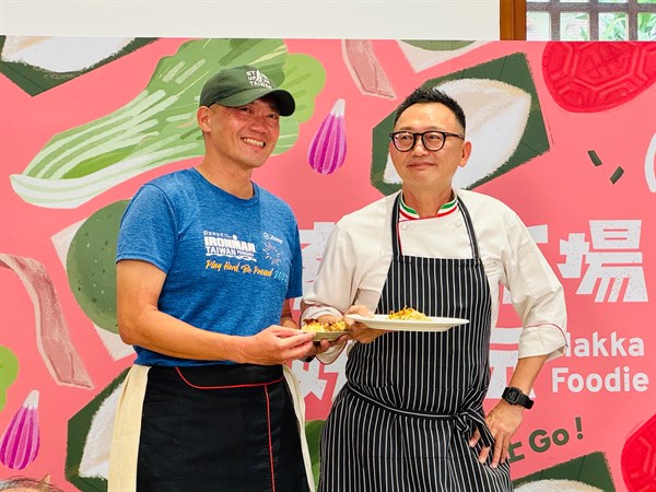 圖4 客庄油蔥酥料理製作秀 (1)