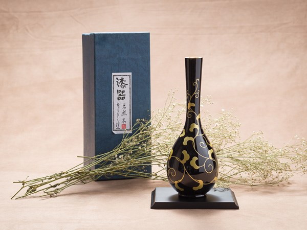漆器 花瓶 孔雀と花の装飾 濃紺　壺 漆器 花瓶 孔雀と花の装飾 濃紺壺