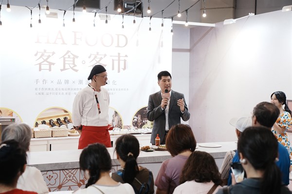 圖1_客委會邱星崴副主委出席美食展1