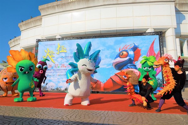 圖1_瓜族與燈怪阿爸演出